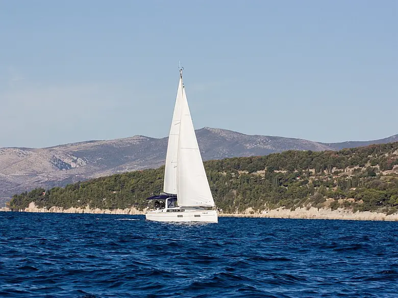 Beneteau Oceanis 38