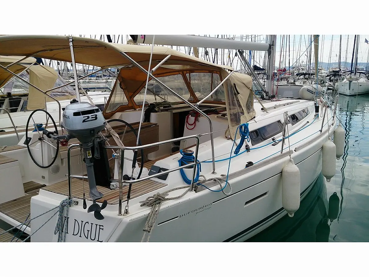 Dufour 405 RM - La Digue  - External image