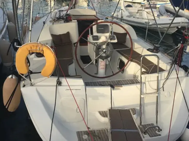 Sun Odyssey 33i (2 cab.)